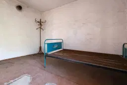 1.238 m² grond met een klassiek Balkanhuis en bijgebouw in Izvor Mahala - Bulgarije