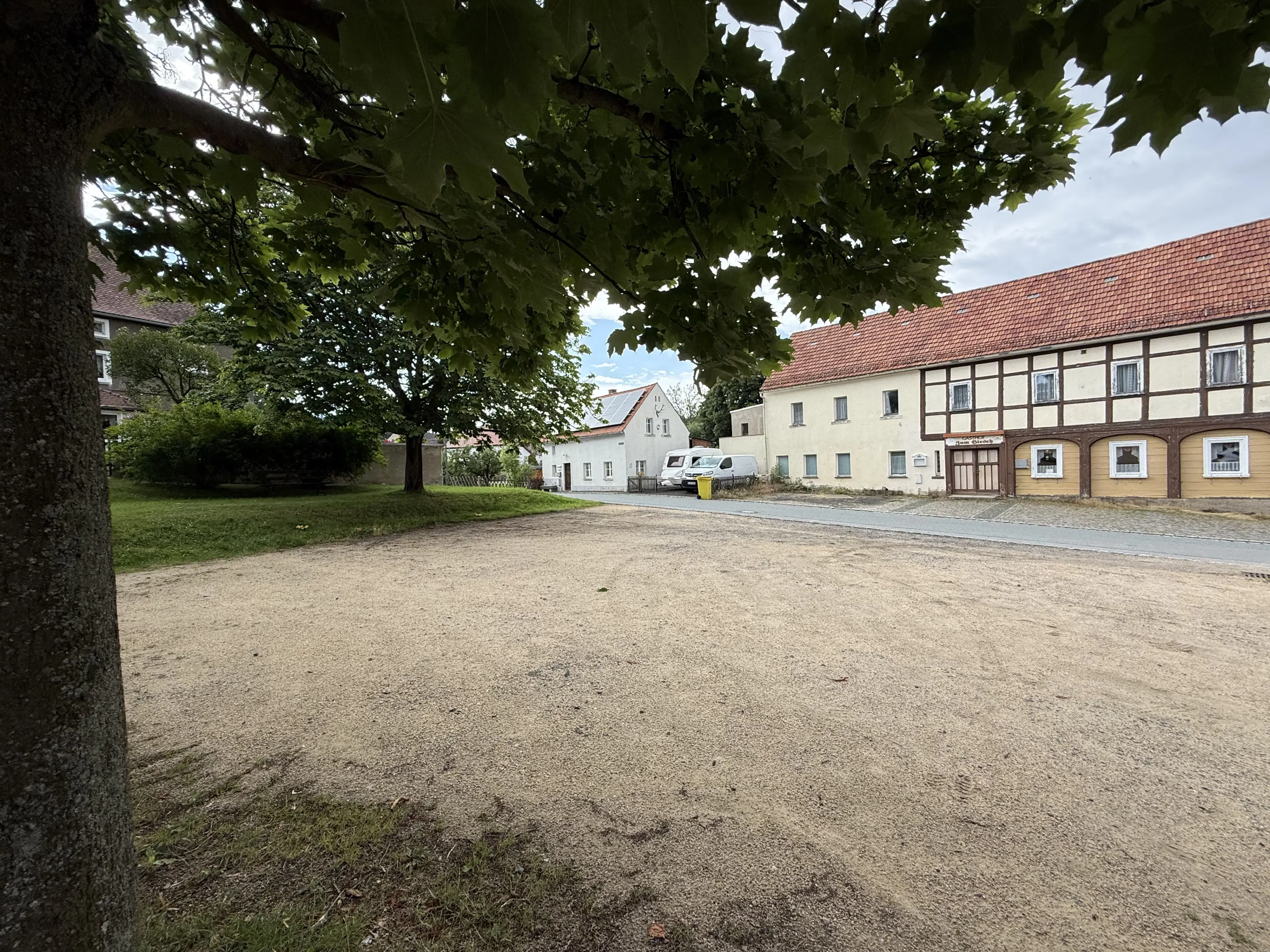 Groot pand met horecavoorzieningen en feestzaal in levendige grensregio Saksen - Bertsdorf-Hörnitz - Duitsland