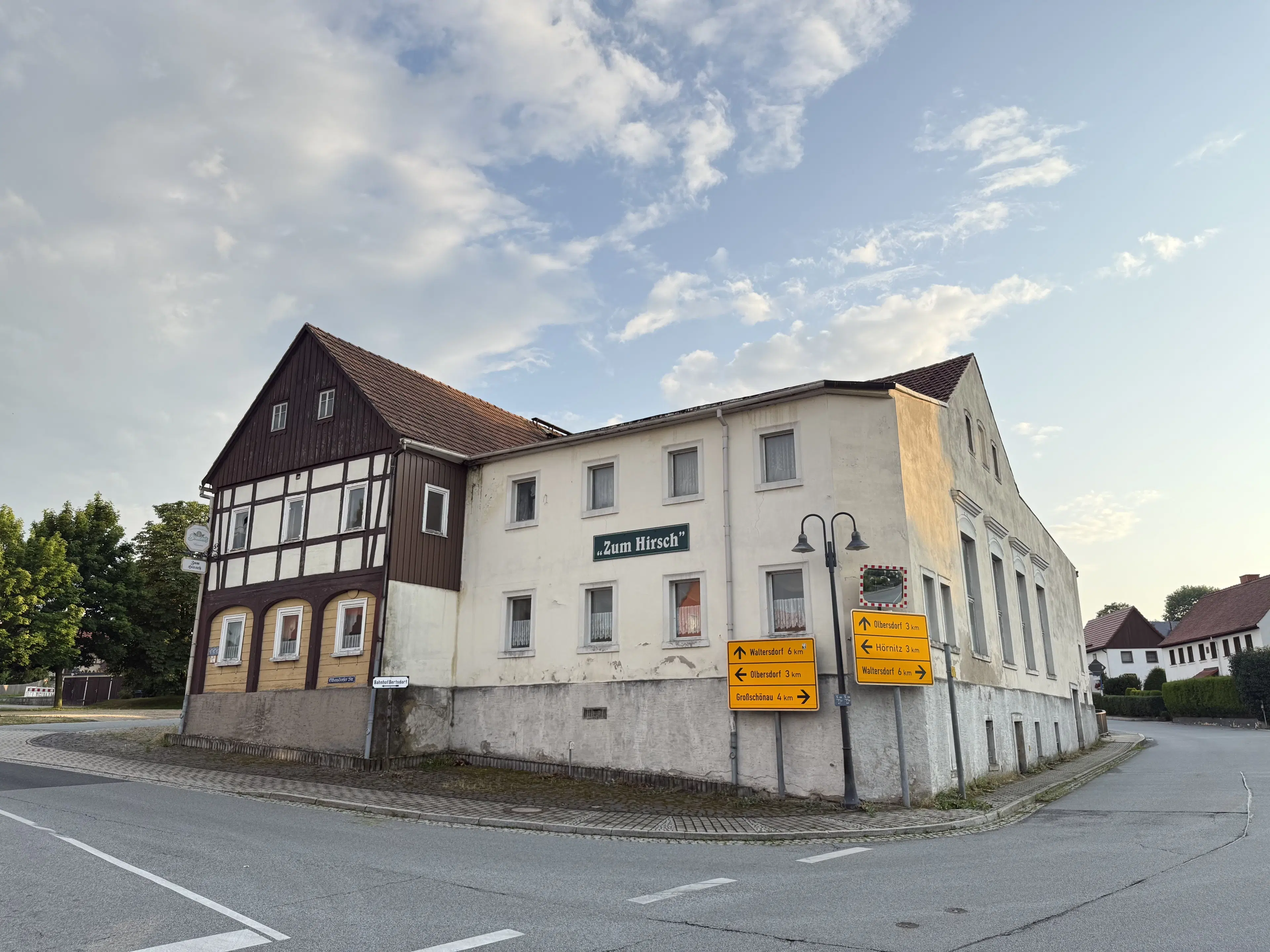 Groot pand met horecavoorzieningen en feestzaal in levendige grensregio Saksen - Bertsdorf-Hörnitz - Duitsland