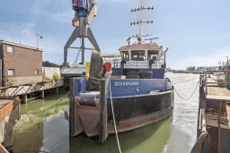 Stalen werkschip 'DCS Explorer'
