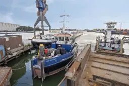 Stalen werkschip 'DCS Explorer'