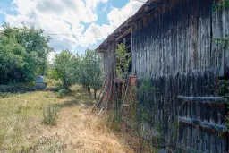 1.490 m² boomgaard met 2 oude huizen en 1 schuur in Podgore, Vidin - Bulgarije