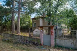 1.490 m² boomgaard met 2 oude huizen en 1 schuur in Podgore, Vidin - Bulgarije