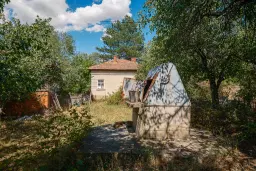 1.490 m² boomgaard met 2 oude huizen en 1 schuur in Podgore, Vidin - Bulgarije