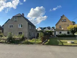 Vrijstaande woning met dubbele garage, perceel 830 m² in Pfaffroda, Saksen, Ertsgebergte - Duitsland