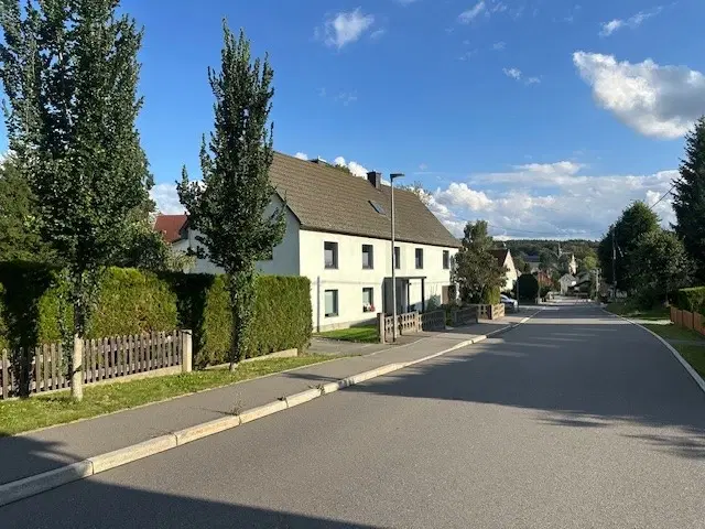 Vrijstaande woning met dubbele garage, perceel 830 m² in Pfaffroda, Saksen, Ertsgebergte - Duitsland