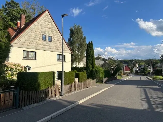 Vrijstaande woning met dubbele garage, perceel 830 m² in Pfaffroda, Saksen, Ertsgebergte - Duitsland