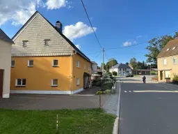 Vrijstaande woning met dubbele garage, perceel 830 m² in Pfaffroda, Saksen, Ertsgebergte - Duitsland