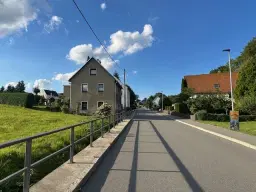 Vrijstaande woning met dubbele garage, perceel 830 m² in Pfaffroda, Saksen, Ertsgebergte - Duitsland