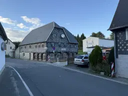 Vakwerkhuis met verpachte garages naast Löbau, Niedercunnersdorf - Duitsland