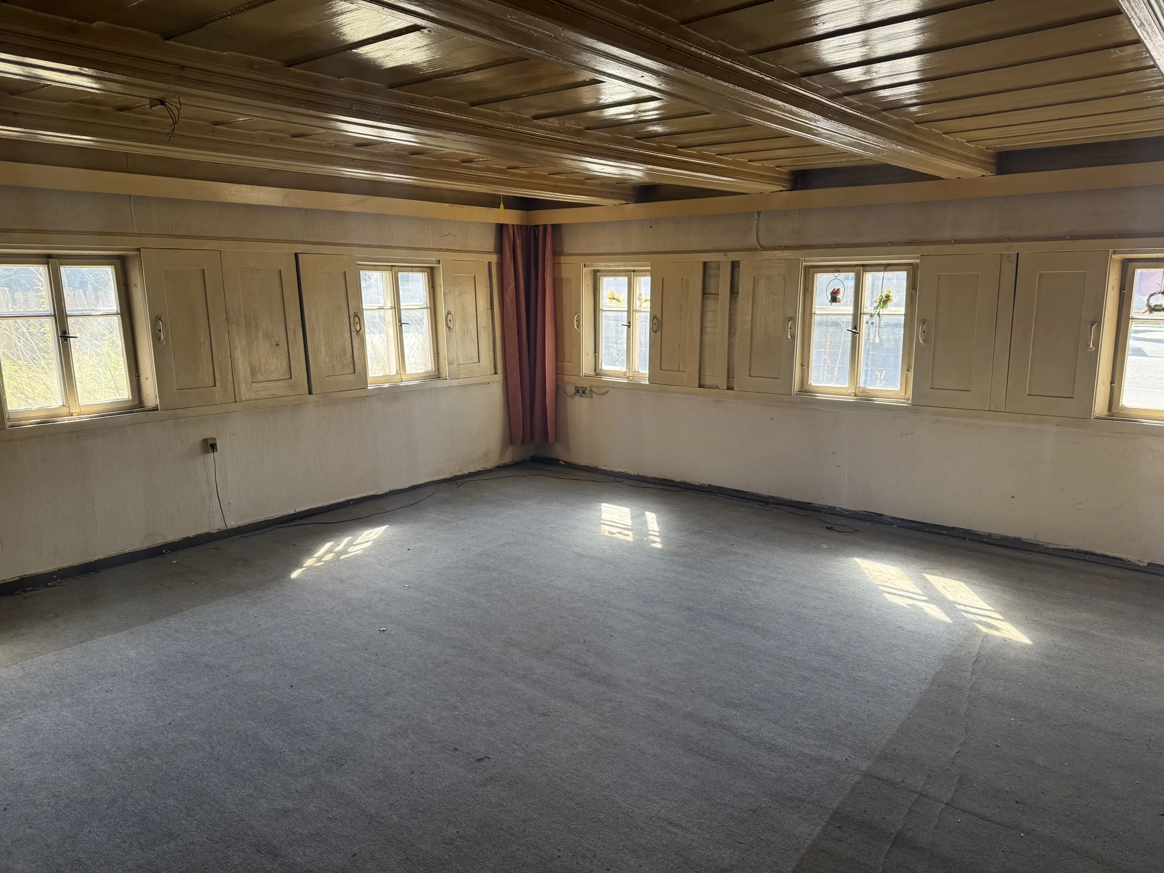 Vakwerkhuis met verpachte garages naast Löbau, Niedercunnersdorf - Duitsland