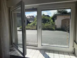 Vakwerkhuis met verpachte garages naast Löbau, Niedercunnersdorf - Duitsland