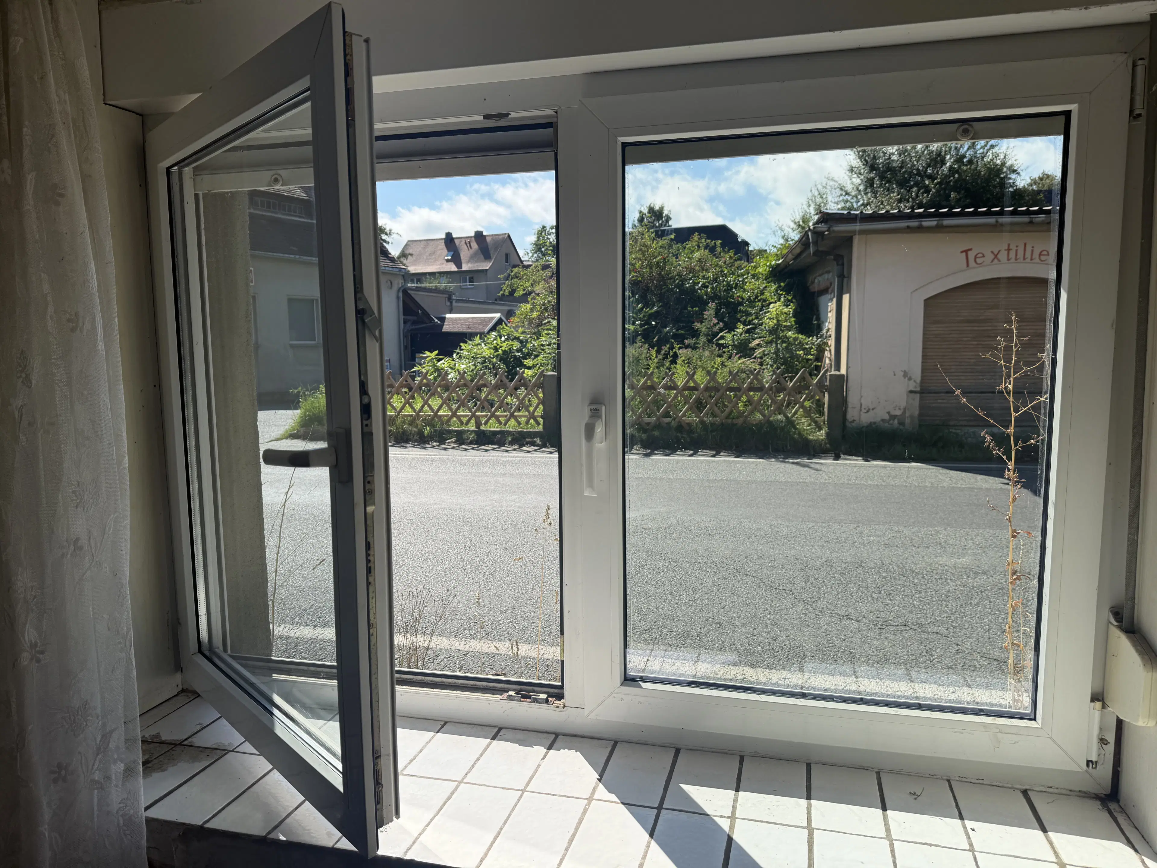 Vakwerkhuis met verpachte garages naast Löbau, Niedercunnersdorf - Duitsland