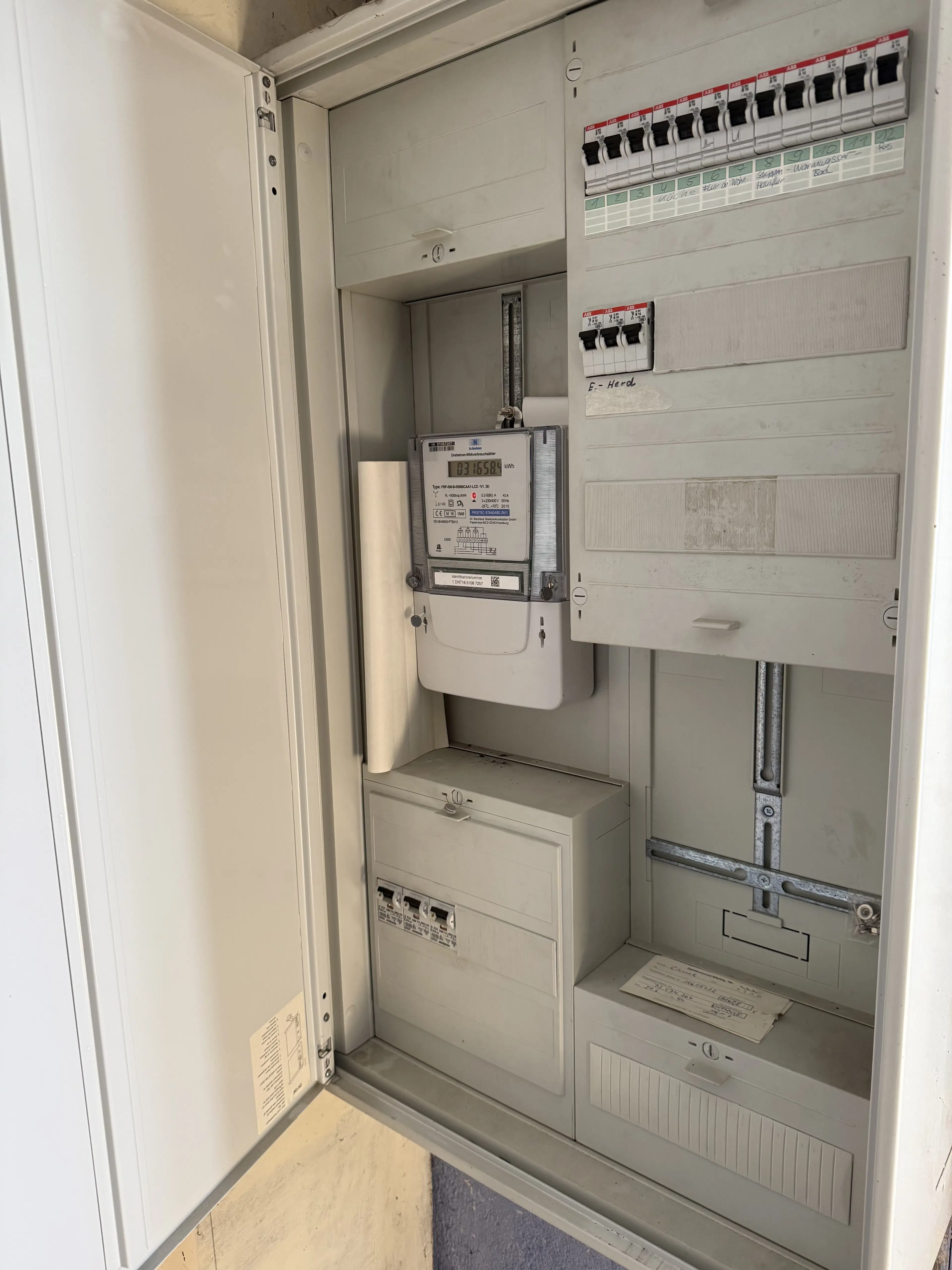 Vakwerkhuis met verpachte garages naast Löbau, Niedercunnersdorf - Duitsland