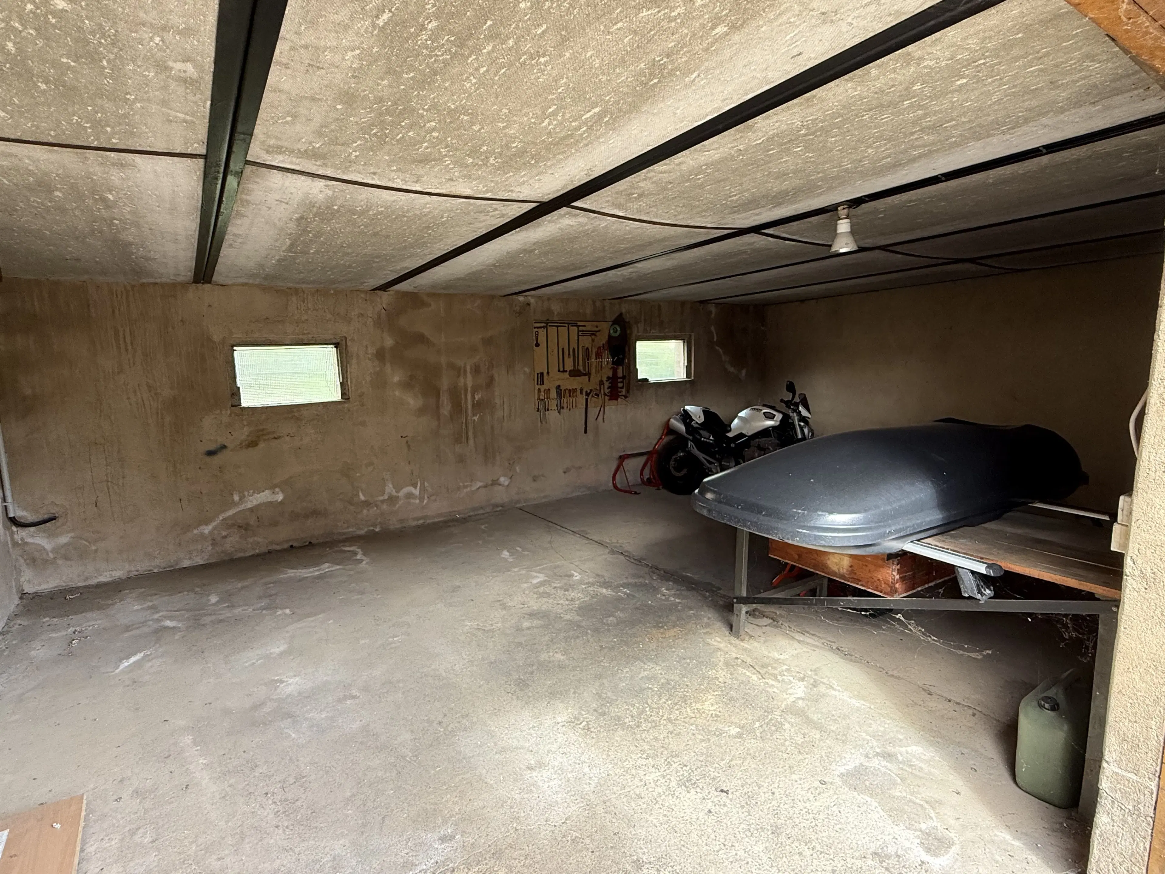 Vakwerkhuis met verpachte garages naast Löbau, Niedercunnersdorf - Duitsland