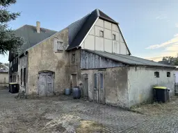 Vakwerkhuis met verpachte garages naast Löbau, Niedercunnersdorf - Duitsland