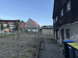 Vakwerkhuis met verpachte garages naast Löbau, Niedercunnersdorf - Duitsland