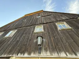Vakwerkhuis met verpachte garages naast Löbau, Niedercunnersdorf - Duitsland