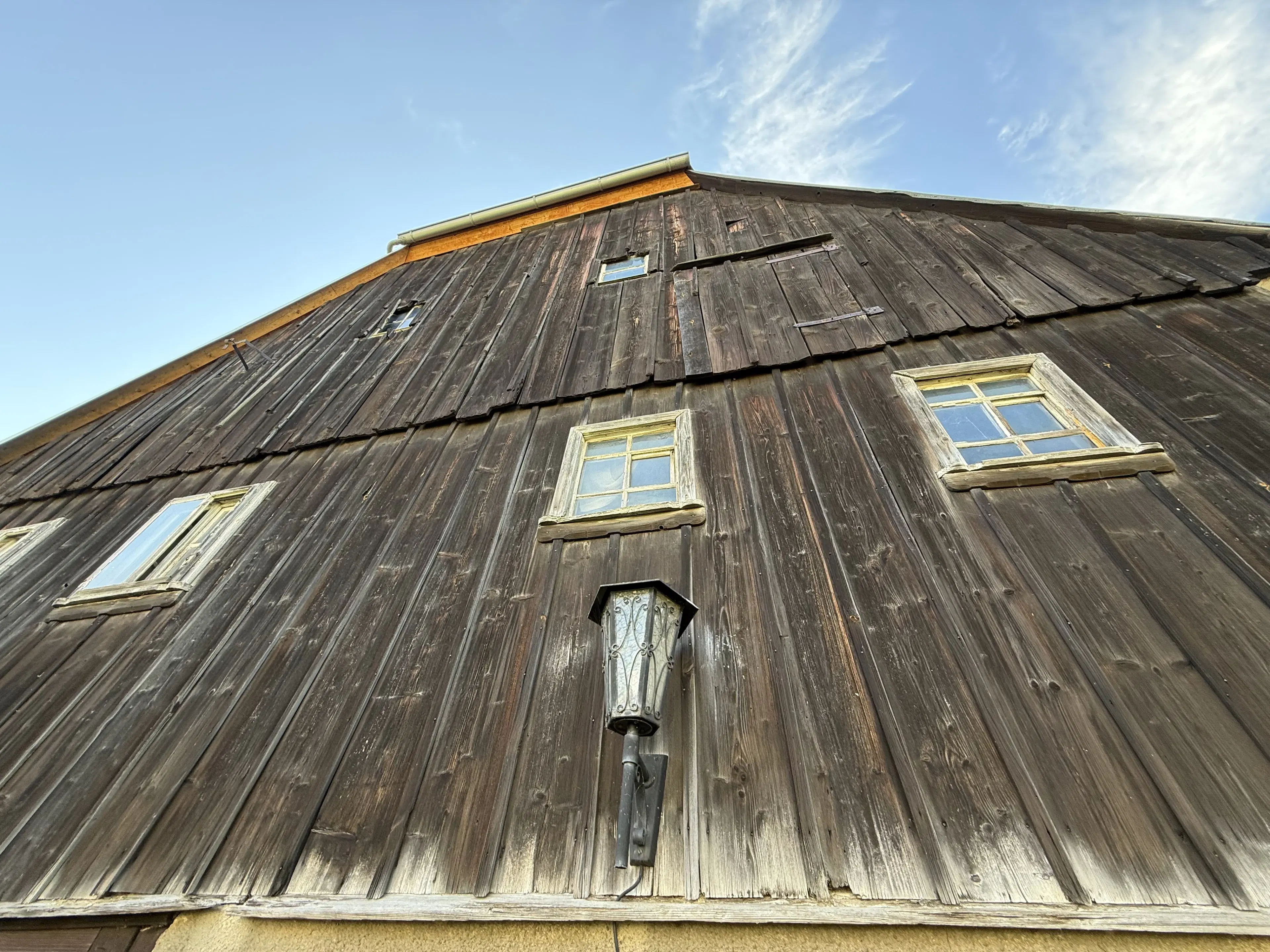 Vakwerkhuis met verpachte garages naast Löbau, Niedercunnersdorf - Duitsland