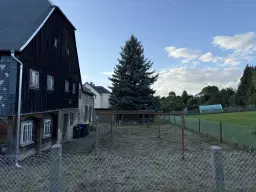 Vakwerkhuis met verpachte garages naast Löbau, Niedercunnersdorf - Duitsland