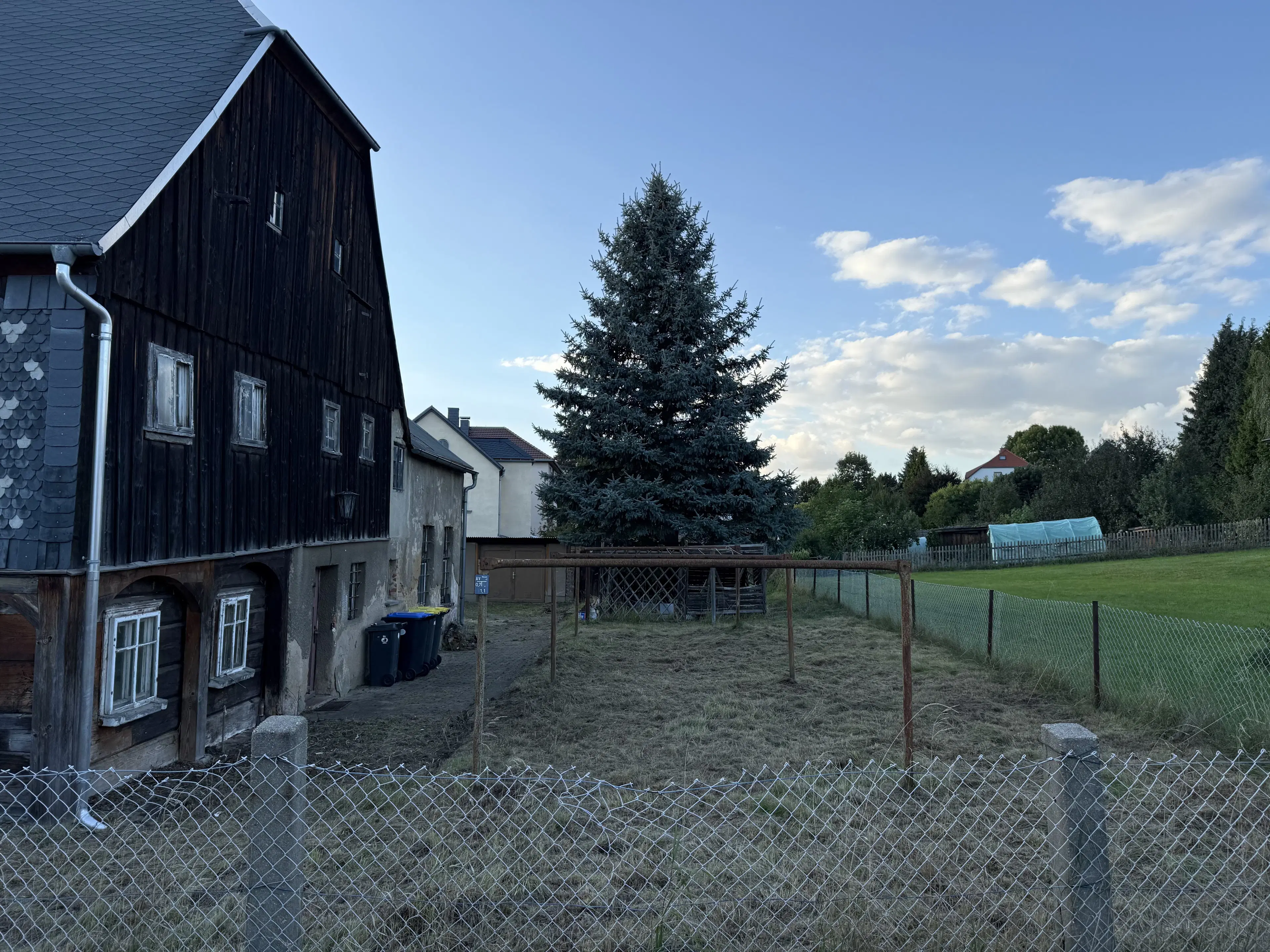 Vakwerkhuis met verpachte garages naast Löbau, Niedercunnersdorf - Duitsland