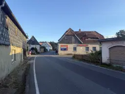 Vakwerkhuis met verpachte garages naast Löbau, Niedercunnersdorf - Duitsland