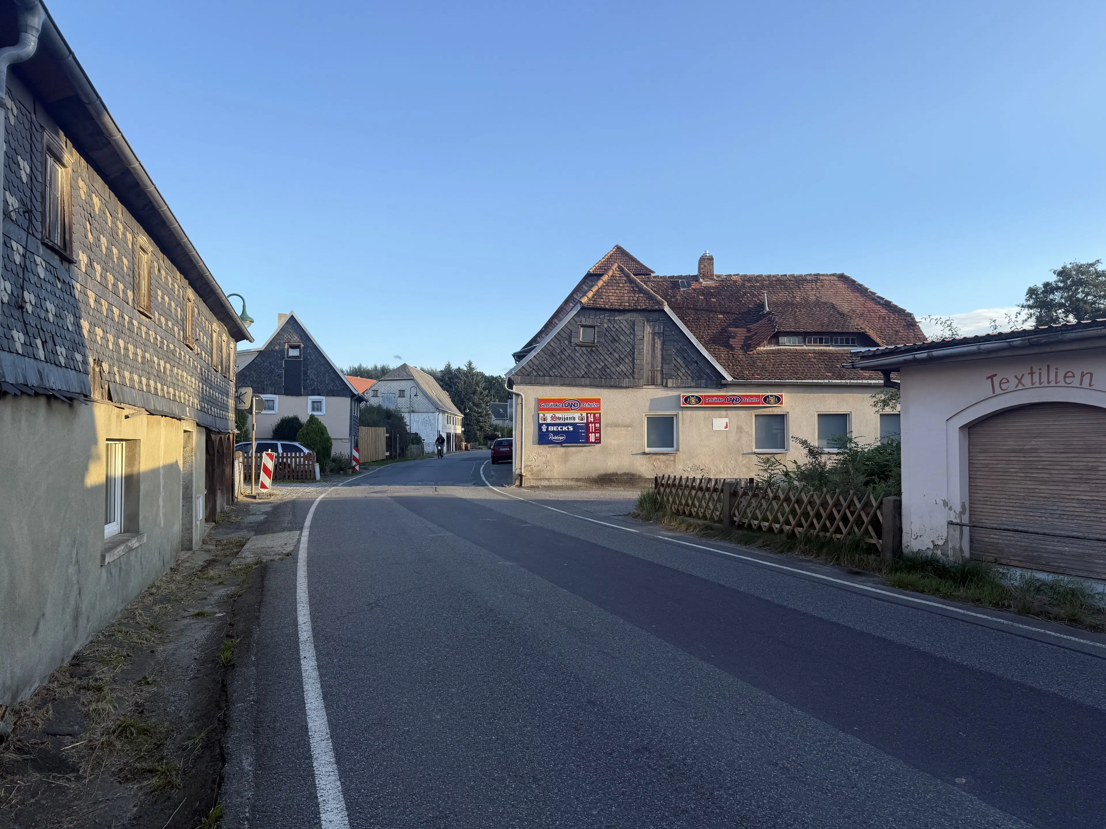 Vakwerkhuis met verpachte garages naast Löbau, Niedercunnersdorf - Duitsland