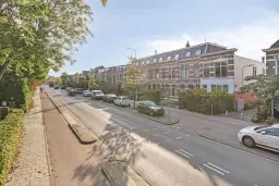 Hillegom, Weeresteinstraat 77 / Kortenbachstraat 1 en 3