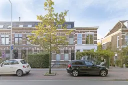 Hillegom, Weeresteinstraat 77 / Kortenbachstraat 1 en 3