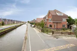 Poeldijk, Vredebestlaan 64