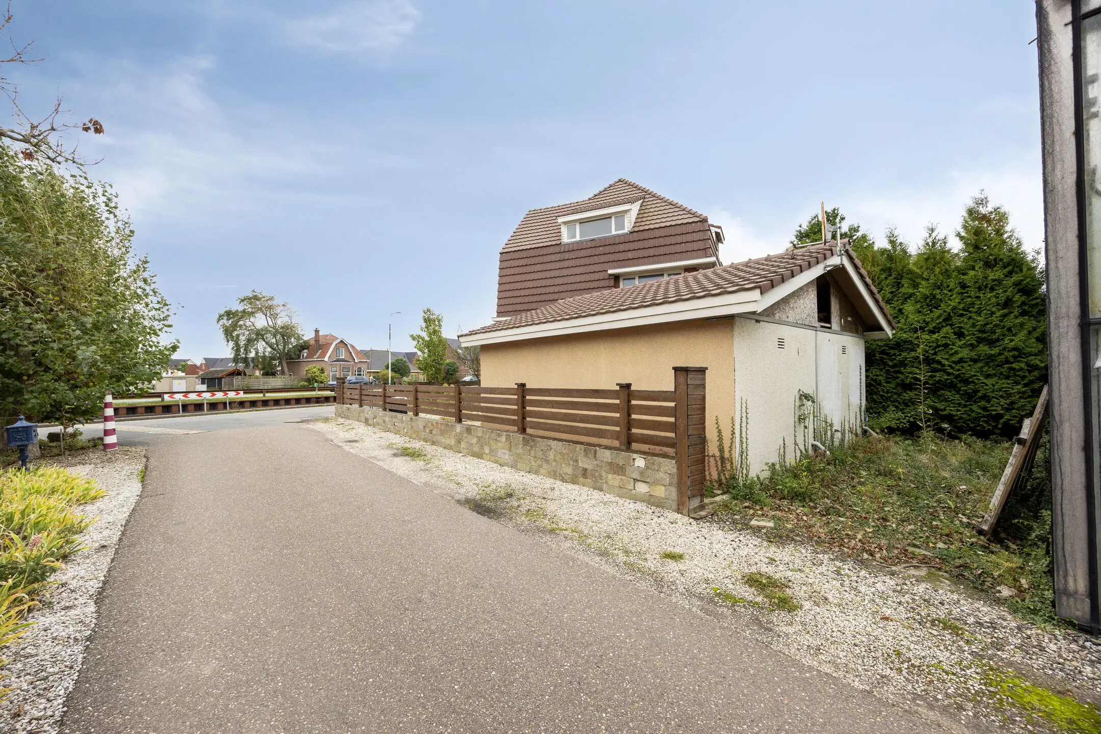 Poeldijk, Vredebestlaan 64