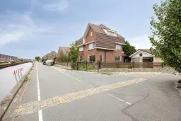 Poeldijk, Vredebestlaan 64