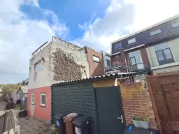 Hillegom, Weeresteinstraat 77 / Kortenbachstraat 1 en 3