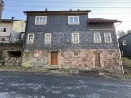 Vrijstaand gebouw in het heuvelachtige Schleusegrund, Duitsland