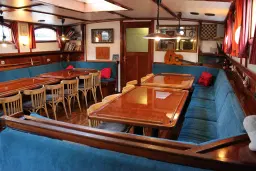 Zeilcharterschip 'Averechts' te Harlingen