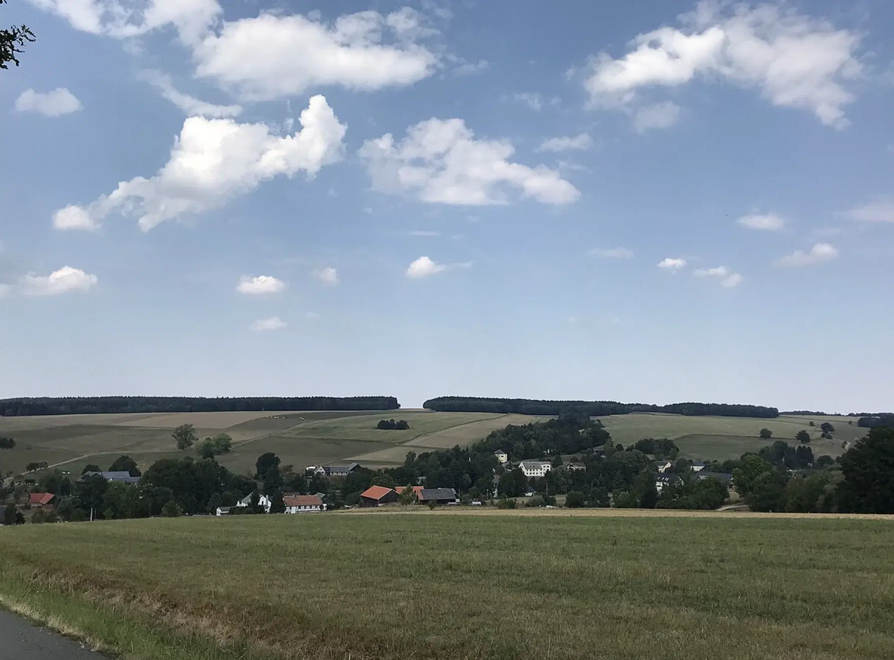 Idyllisch 4-zijdig landgoed op perceel van 3.451 m² in Heinsdorfergrund - Duitsland