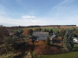 Idyllisch 4-zijdig landgoed op perceel van 3.451 m² in Heinsdorfergrund - Duitsland