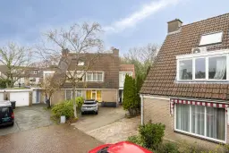 Amstelveen, Troubadour 150