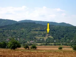 Voormalig schoolgebouw met bergzicht in Beraintsi, Trun, nabij Sofia - Bulgarije