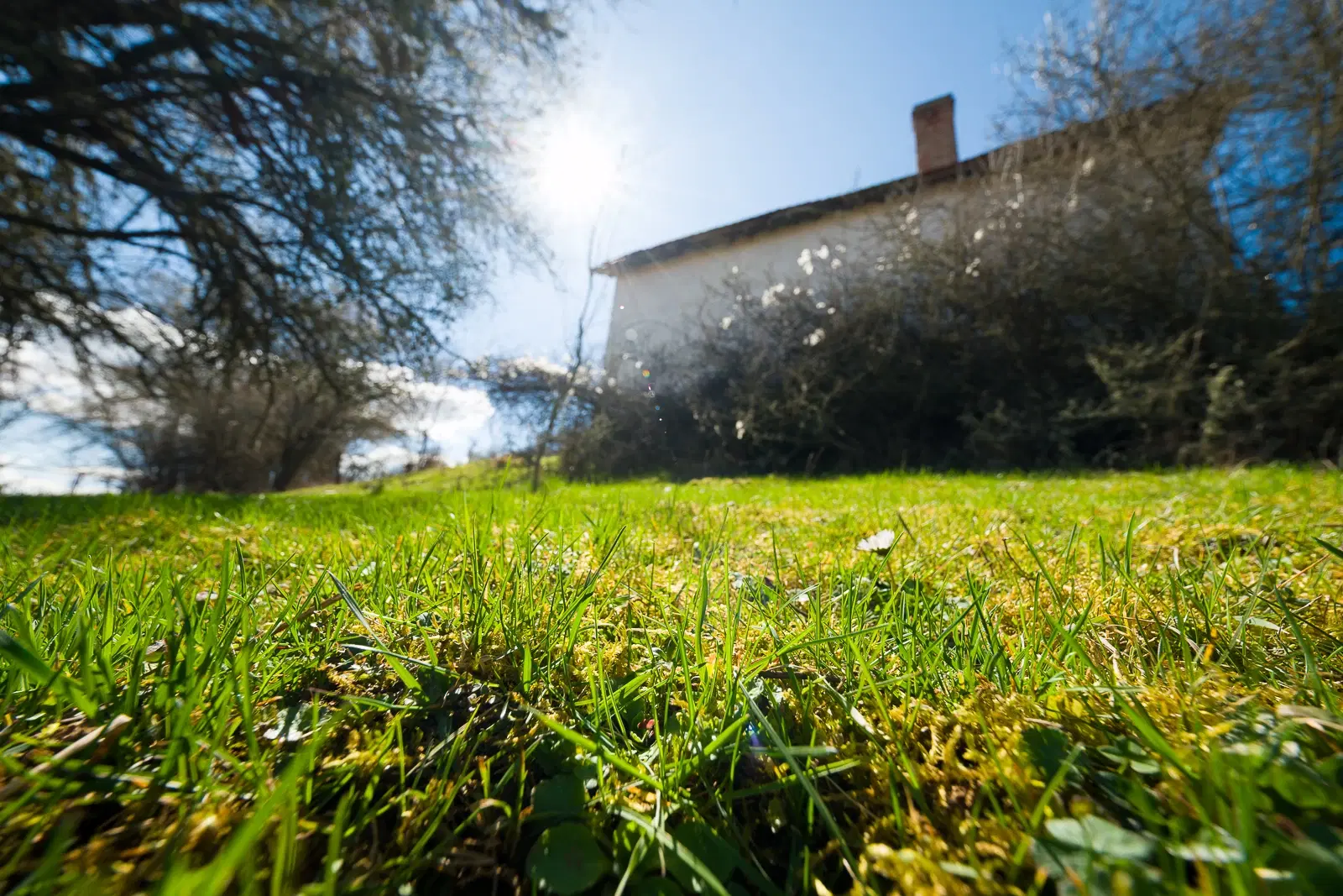 Voormalig schoolgebouw met bergzicht in Beraintsi, Trun, nabij Sofia - Bulgarije