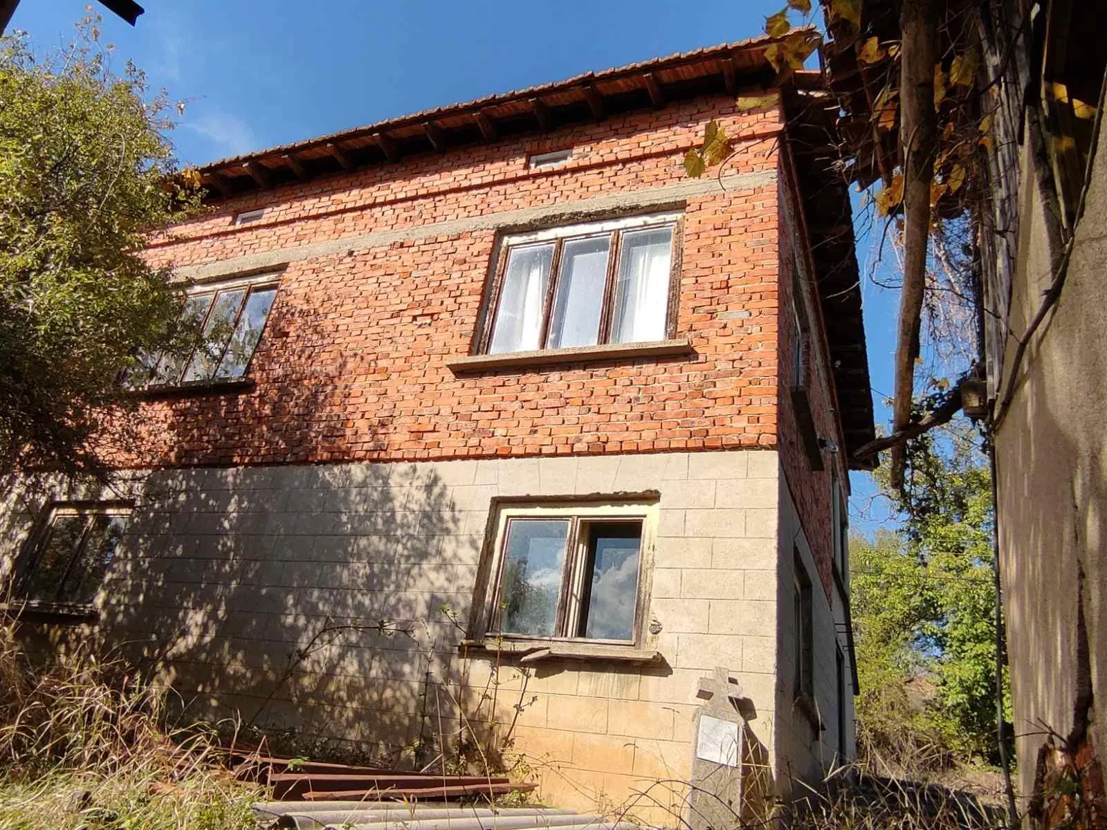 Eigendom 2 huizen aan de rivier, bijgebouw en 1.100 m² grond in Podgore, Vidin - Bulgarije