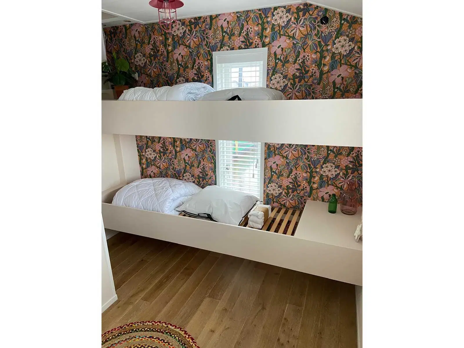 Moderne Woonboot / Woonark te Heeg