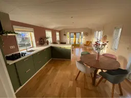 Moderne Woonboot / Woonark te Heeg