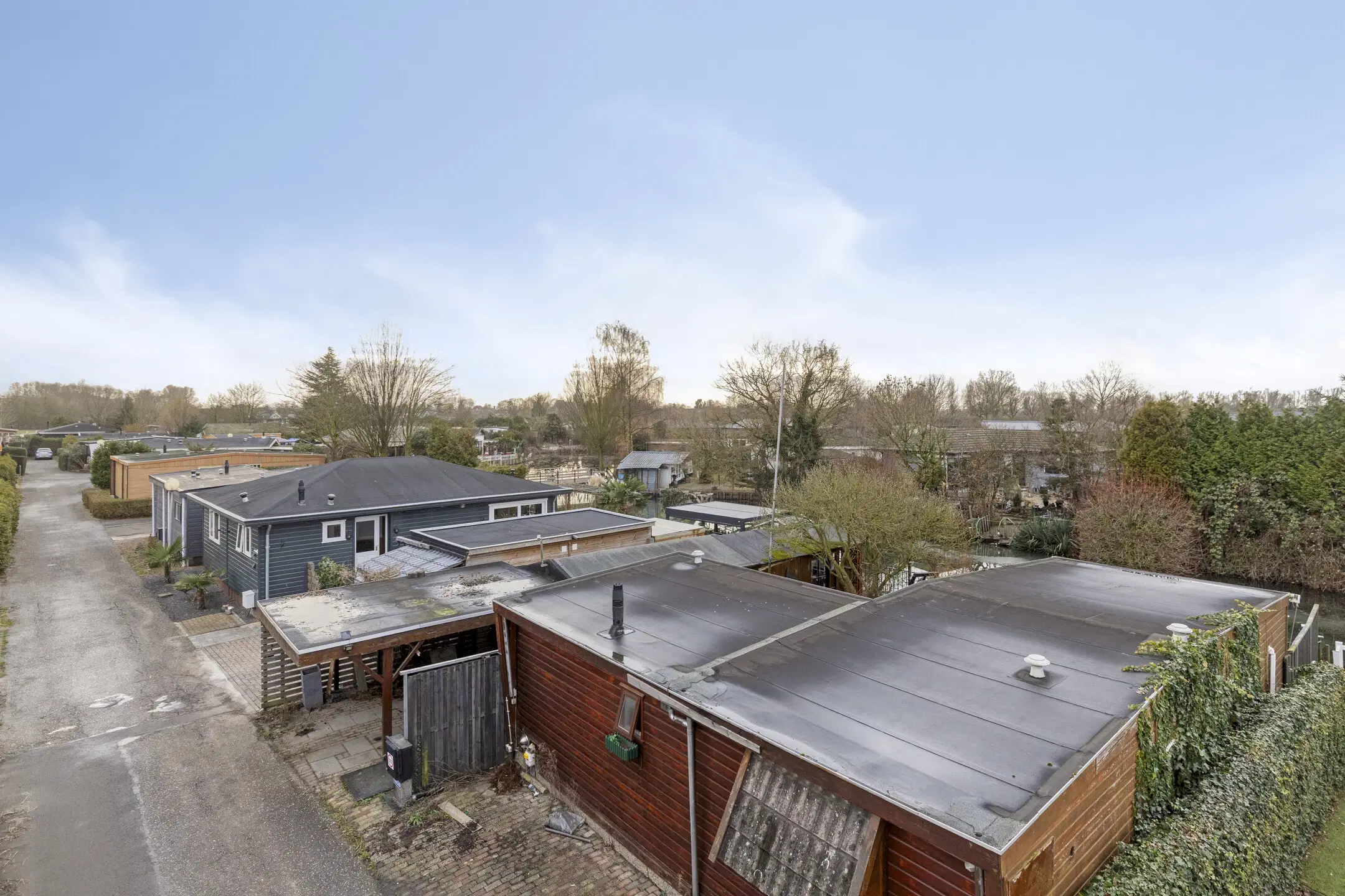 Maurik, Rijnbandijk 111 81