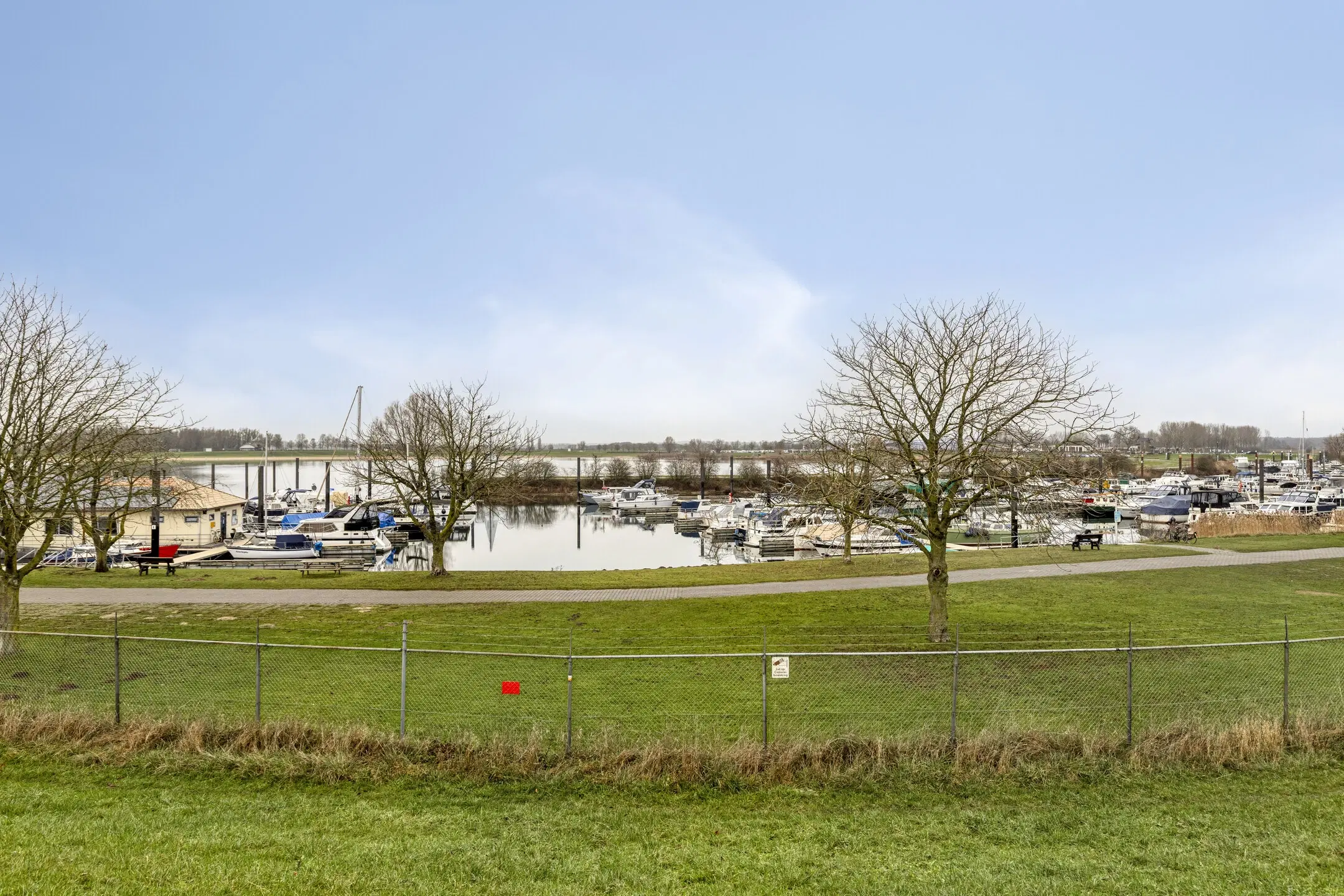 Maurik, Rijnbandijk 111 81