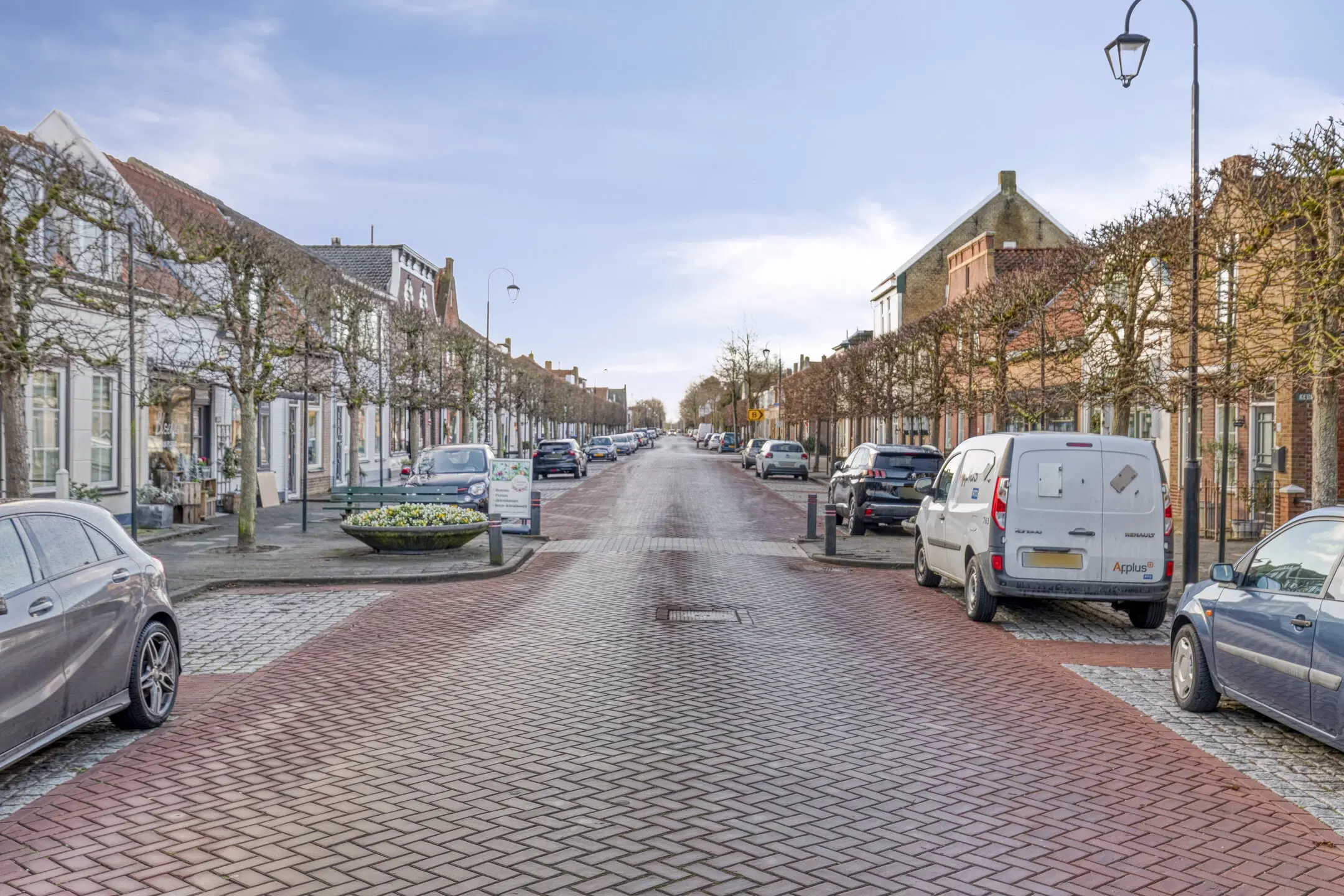 Stellendam, Voorstraat 9 en Mr. Iman Caustraat 6 