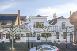 Stellendam, Voorstraat 9 en Mr. Iman Caustraat 6 