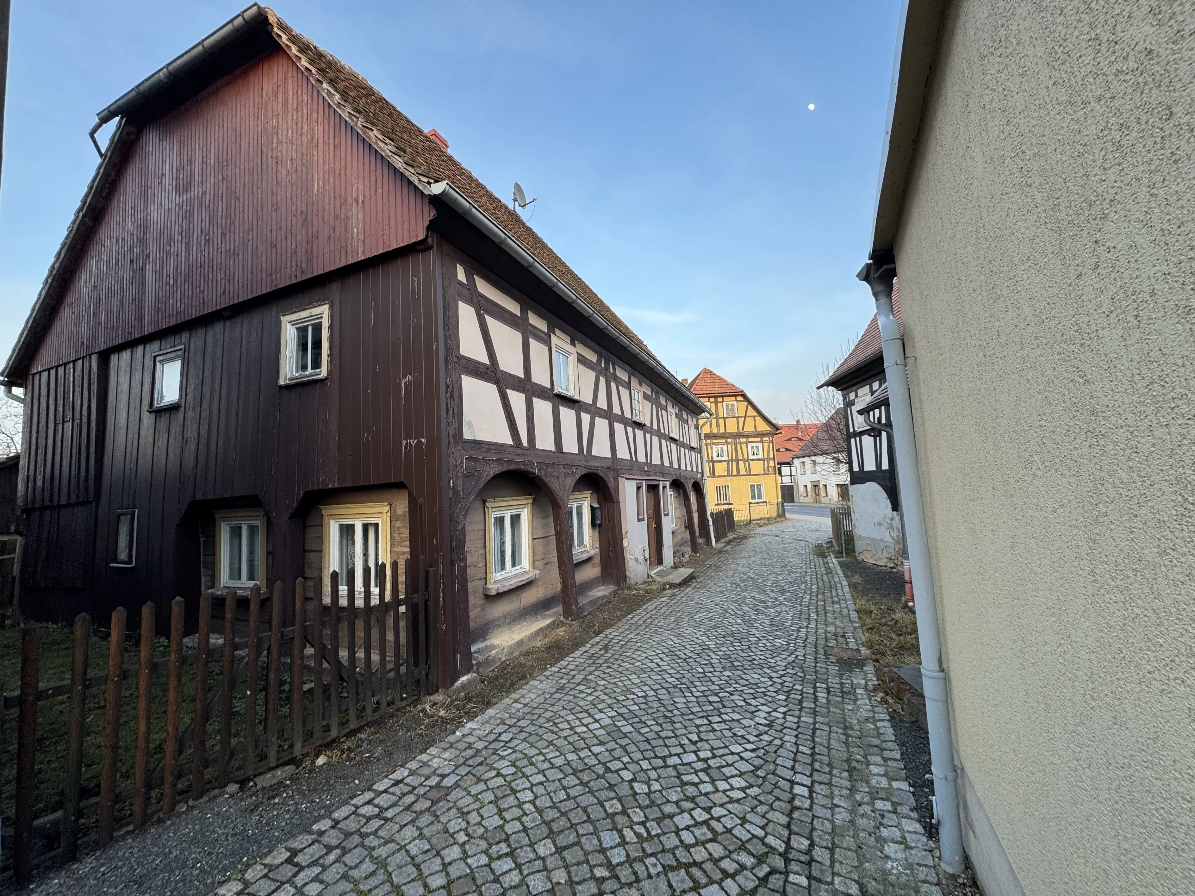 Vakwerkhuis nabij drielandenpunt Duitsland, Tsjechië en Polen in Hirschfelde, Duitsland