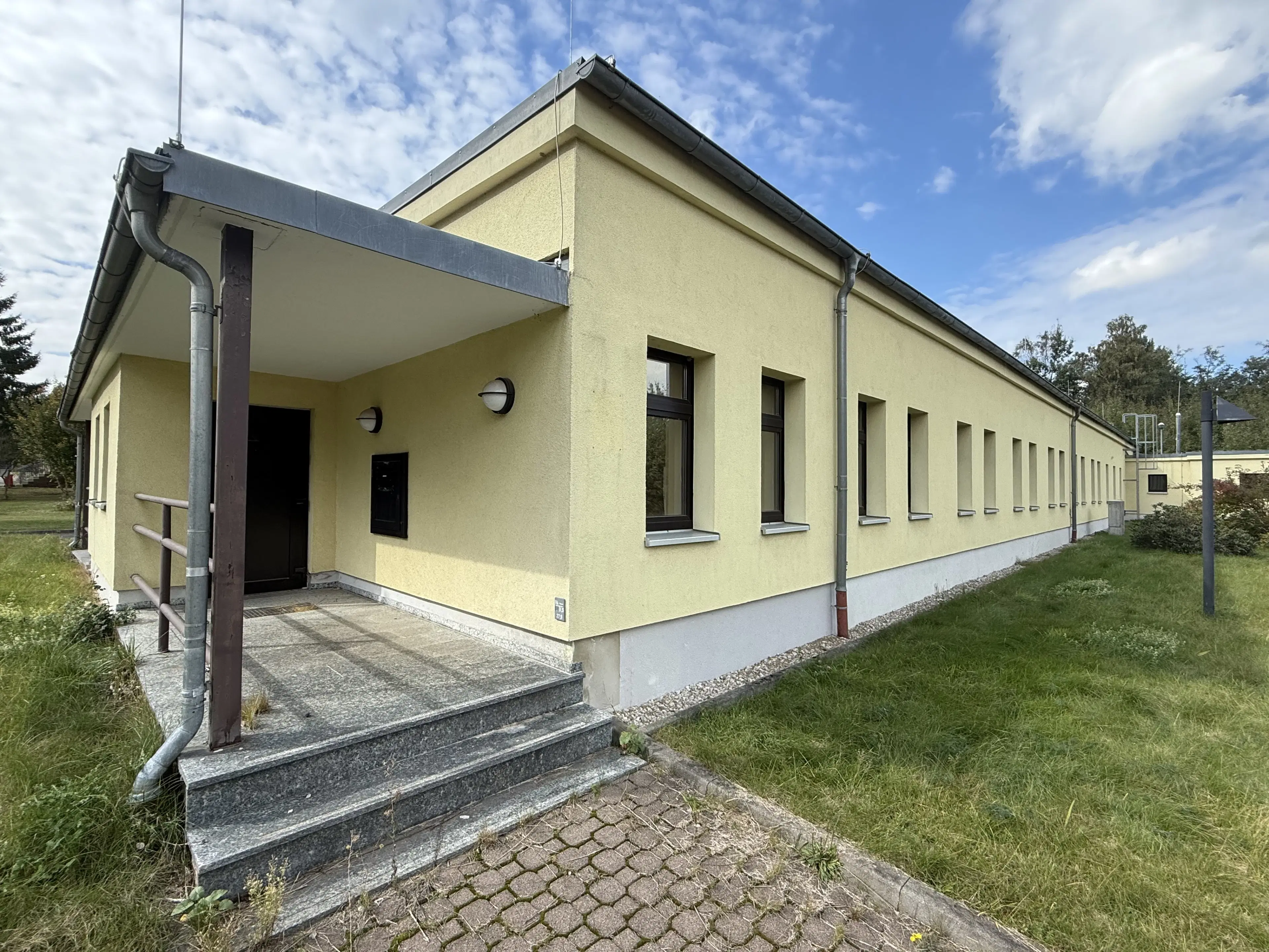 Magazijncomplex op perceel van 2962 m² in Hirschfeld - Duitsland