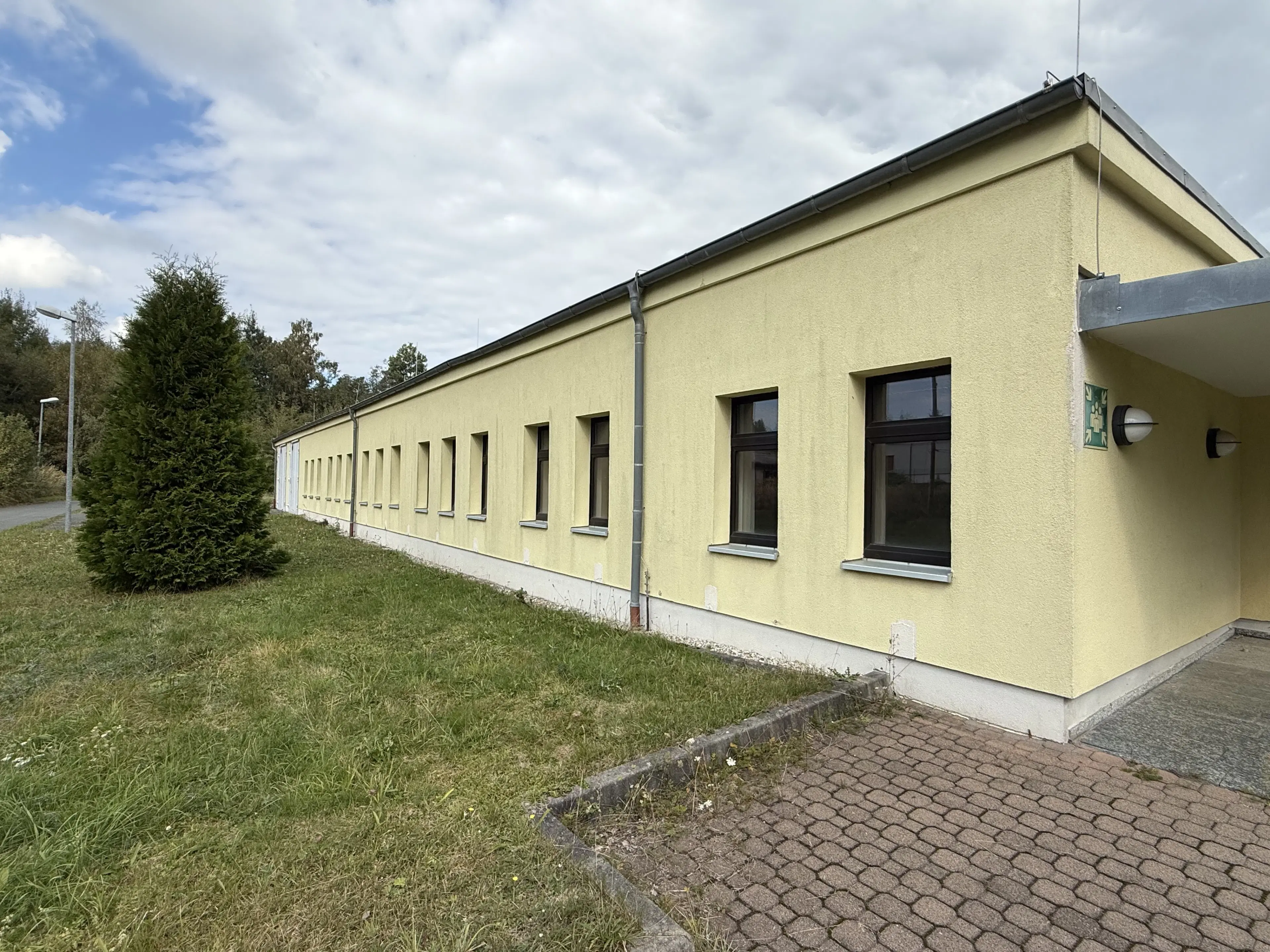 Magazijncomplex op perceel van 2962 m² in Hirschfeld - Duitsland